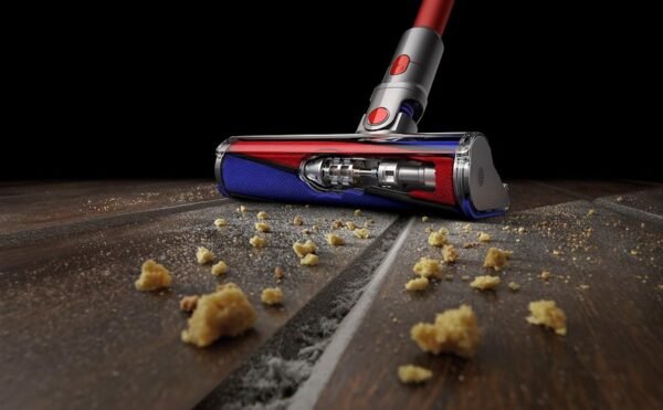 Aspirateur Dyson V11 Fluffy C Aspirateur Dyson V11 Fluffy, nickel/rouge