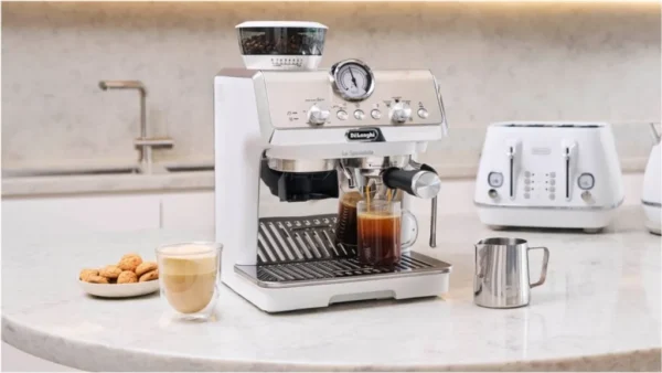 DeLonghi EC9155.Wq DeLonghi EC9155.W Le spécialiste des machines à expresso d’art