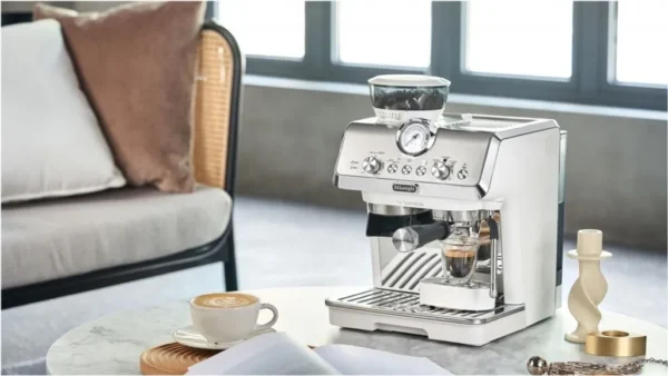 DeLonghi EC9155.Wr DeLonghi EC9155.W Le spécialiste des machines à expresso d’art